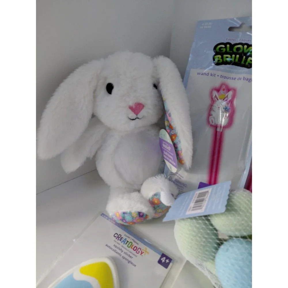 LOT of Easter Gifts Bunny Basket Eggs‎ Party Favors NEW 14 pieces